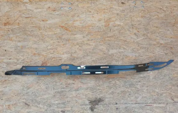 Land Rover Defender Fender mounting bracket L8B2