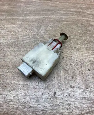 BMW 3 E46 Brake pedal sensor switch 8360421 03611100