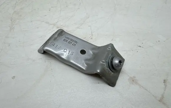 Fender mounting bracket