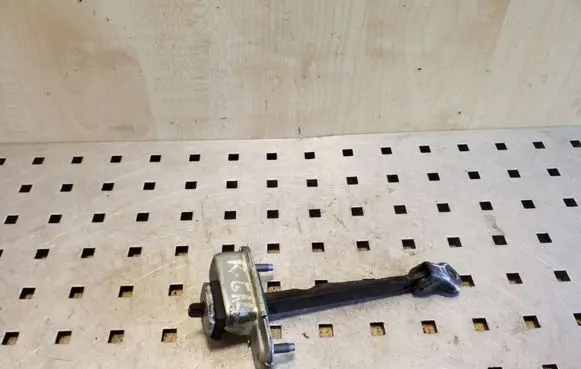 Hyundai i40 Front door check strap stopper