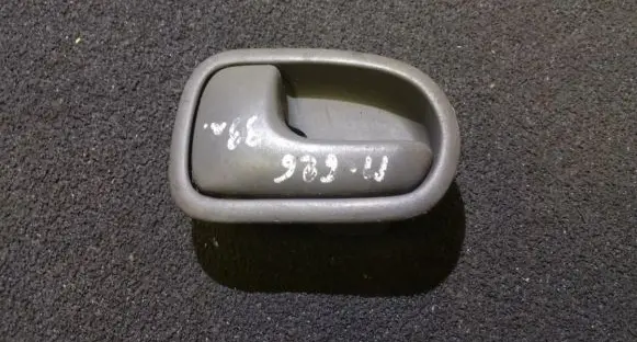 Mazda 626 Rear door interior handle dh22i
