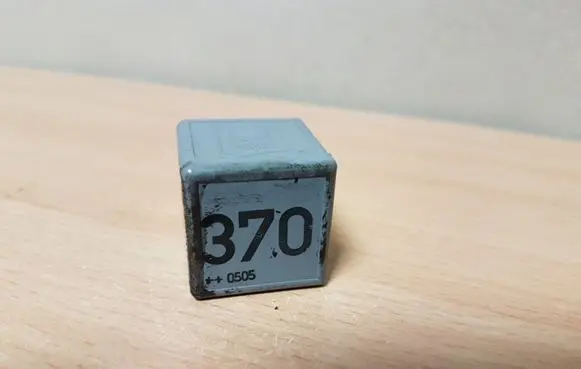 Audi A4 S4 B6 8E 8H Other relay 8D0951253