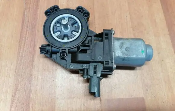 Renault Espace V (RFC) Rear door window regulator motor 827210154R