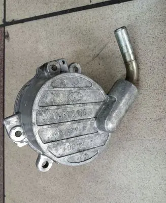 Mercedes-Benz CLK AMG A208 C208 Vacuum pump A61123065