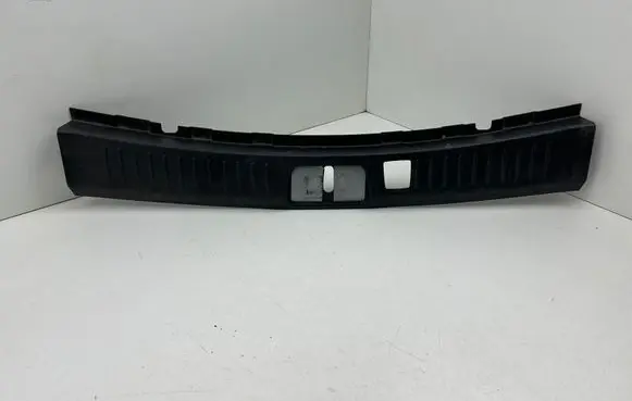 Trunk/boot sill cover protection