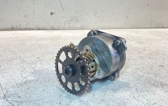 BMW 5 E60 E61 Vacuum pump 751945710 7519457