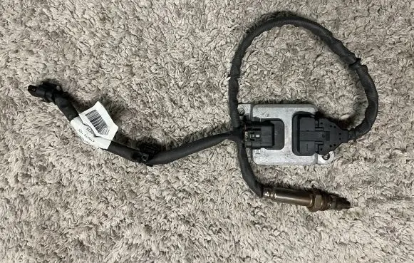 Mercedes-Benz C AMG W205 Lambda probe sensor A0009052709 A2054400106