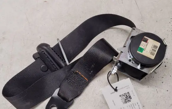 Ford Focus C-MAX Front seatbelt 609887100A 070129