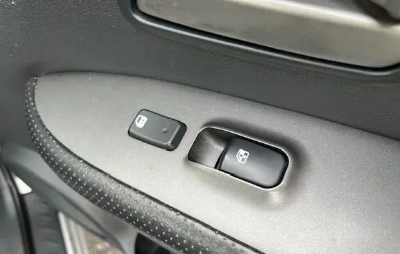 KIA Carens I Electric window control switch 