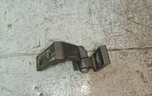 Volkswagen PASSAT B5.5 Rear door upper hinge 