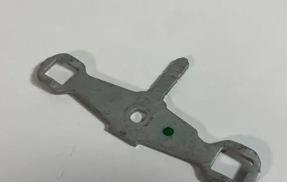 BMW 5 G30 G31 G38 Fuel Injector clamp holder 7599878
