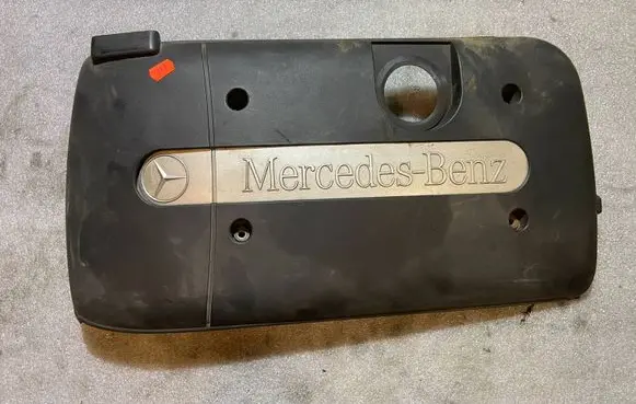 Mercedes-Benz C W203 Engine cover (trim) a6110101067 6110101067