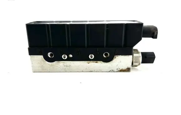 Mercedes-Benz S W220 Air suspension valve block 83609015N 20200929