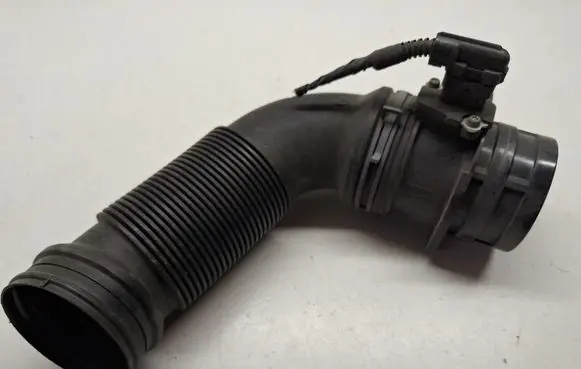 Volkswagen Tiguan Mass air flow meter 5N0129684B 06J906461Q