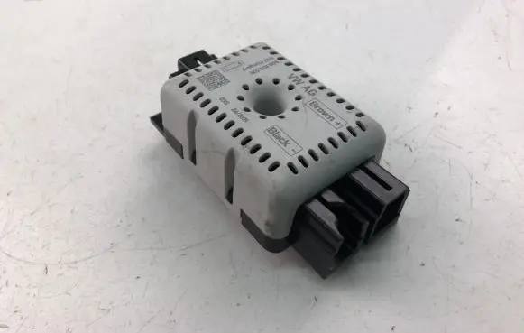 Volkswagen Golf VII Aerial antenna filter 5Q0035570
