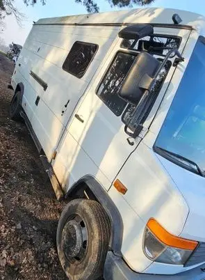 Mercedes-Benz Vario Front door brak
