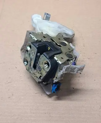 Nissan X-Trail T30 Front door lock 80552AA200 041028 89A910