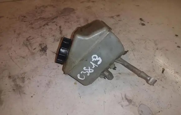 Brake fluid reservoir