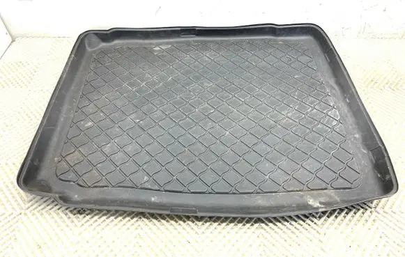 Trunk/boot floor carpet liner