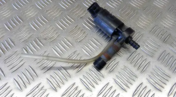 Lexus RX 330 - 350 - 400H Headlight washer pump 3670575833