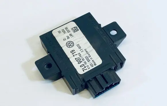 Volkswagen Touareg I Alarm control unit/module 7L0907719
