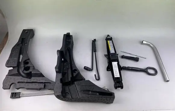 Volkswagen T-Roc Tool set 5G0012115AD 5G0012115AF 5Q0011221