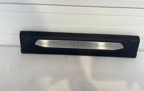 BMW 1 F40 Front sill trim cover 7469183
