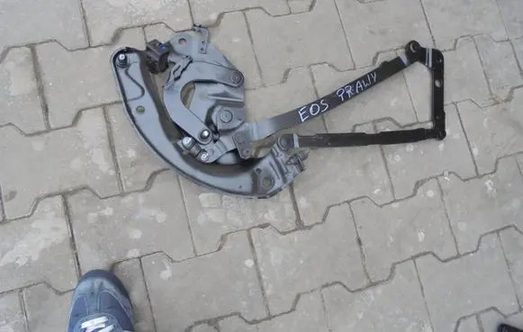 Volkswagen Eos Tailgate/trunk/boot hinge