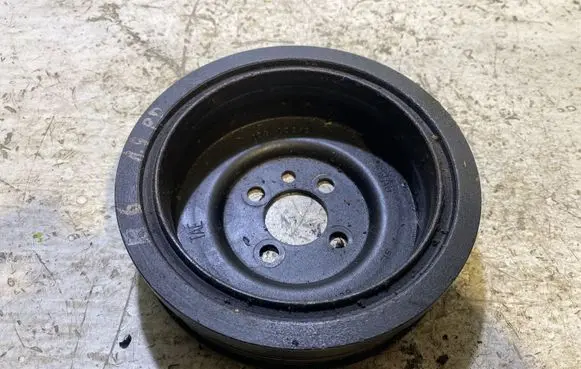 Volkswagen PASSAT CC Crankshaft pulley 03G105243