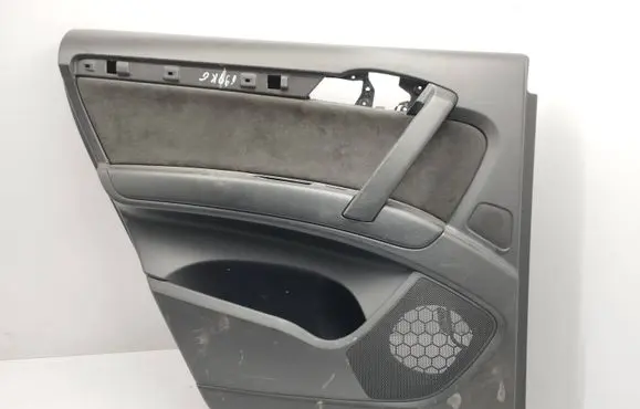 Audi Q7 4L Rear door card panel trim 4L0867305 T0022504 P0110466