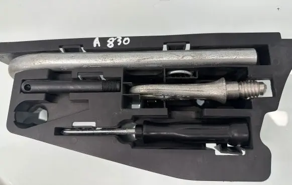 Audi A6 S6 C6 4F Tool set A810