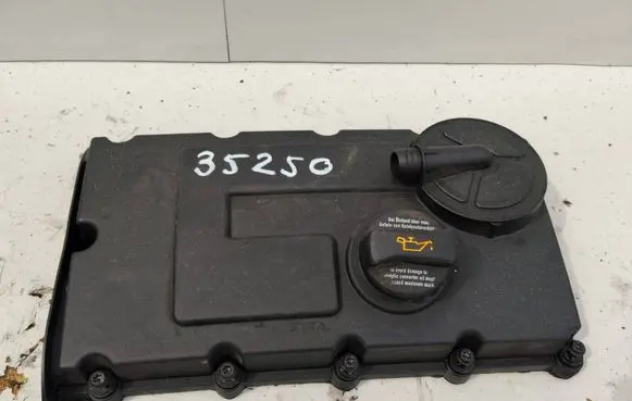 Volkswagen PASSAT B6 Rocker cam cover 03G103475