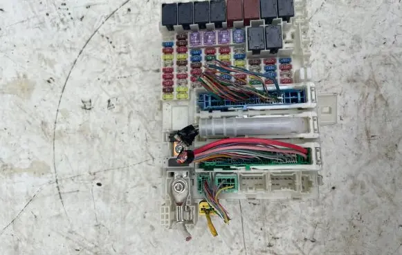Honda Insight Fuse module TM8G210