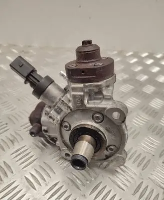 BMW X3 F25 Fuel injection high pressure pump 7823463