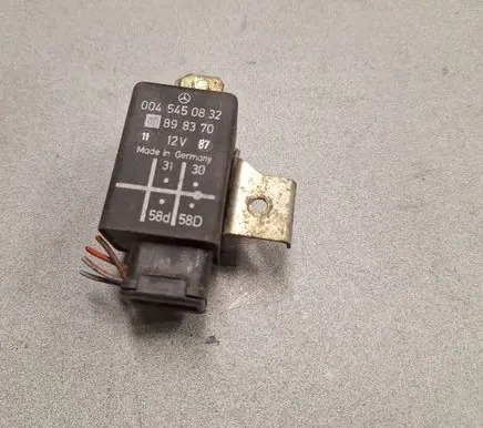 Mercedes-Benz E W124 Other relay 0045450832 898370 58958D