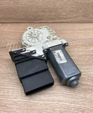 Volkswagen PASSAT B6 Rear door window regulator motor 1K0959704P