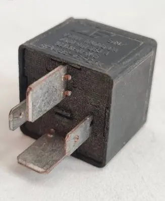 Volkswagen Touran I Other relay 7M0951253A 95VW10K705CA V23136J0X45