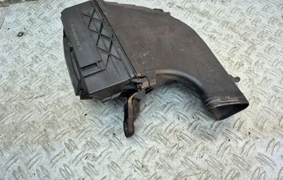 Mercedes-Benz S W221 Air filter box A6420904301