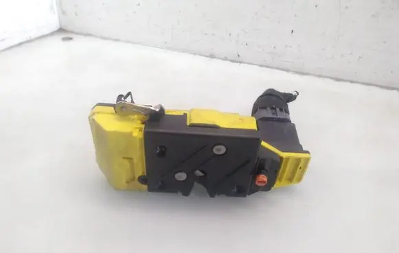 Volvo V70 Rear door lock