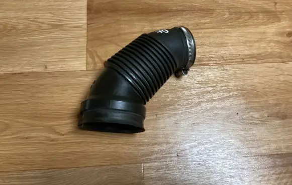 Air intake hose/pipe
