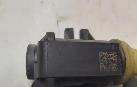 Volkswagen PASSAT B7 Turbo solenoid valve 1K0906627B