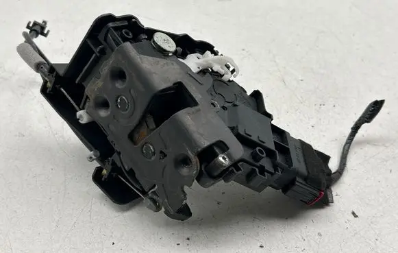 Volvo V50 Front door lock 30799308 6221WC75RB
