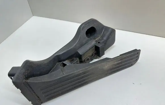 Volkswagen Golf Plus Accelerator throttle pedal 1K1721503M 6PV00889000