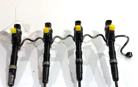 Toyota Avensis T250 Fuel injectors set 236700G010