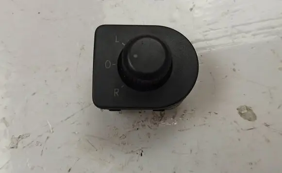 Volkswagen Golf IV Wing mirror switch