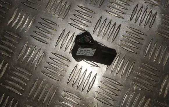 Audi A6 S6 C6 4F Air pressure sensor 038906051C 0281002401 7L6145795R