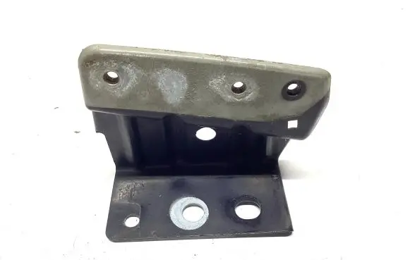 Nissan Qashqai Fender mounting bracket