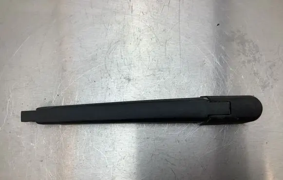 Opel Astra J Rear wiper blade arm 