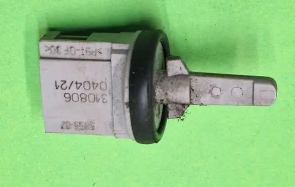Volkswagen Golf V Interior temperature sensor 585507 310806 040421