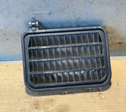 Mercedes-Benz C AMG W202 Quarter panel pressure vent 1408300042
